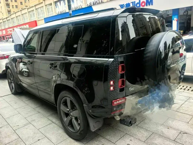 Land Rover Defender — Фото автомобиля 4