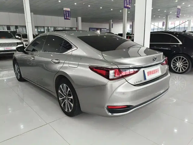 Lexus ES — Фото автомобиля 6