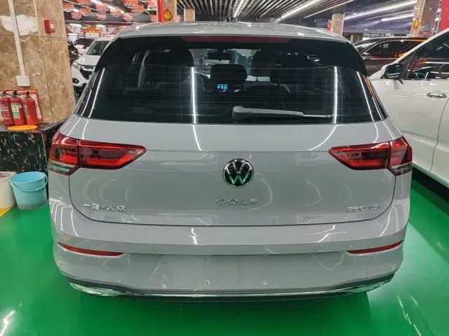 Volkswagen Golf — Фото автомобиля 5