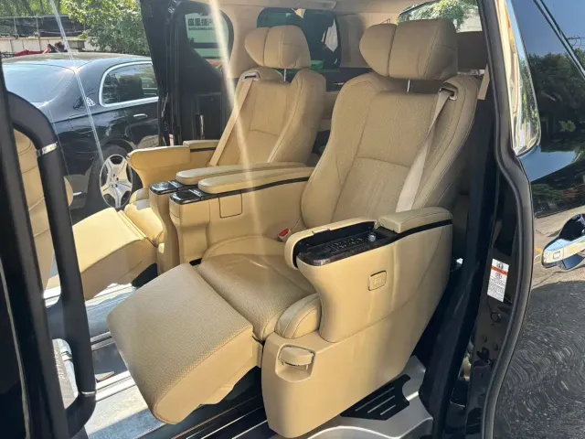 Toyota Alphard — Фото автомобиля 6