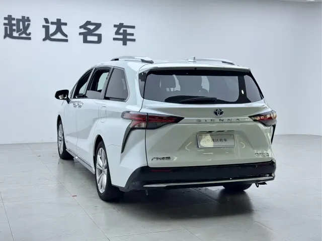 Toyota Sienna — Фото автомобиля 21