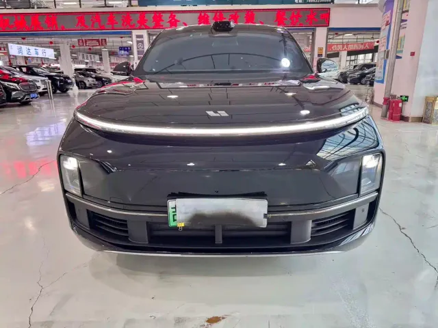 Li Auto L8 — Фото автомобиля 2