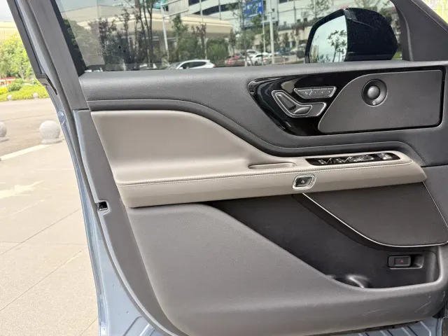 Lincoln Aviator — Фото автомобиля 23