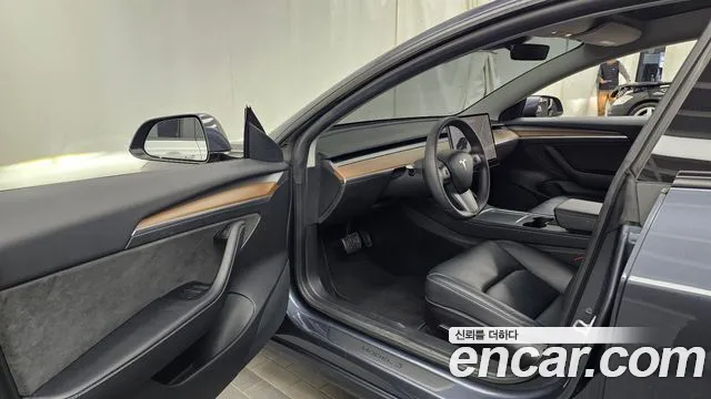 Tesla Model 3 — Фото автомобиля 15
