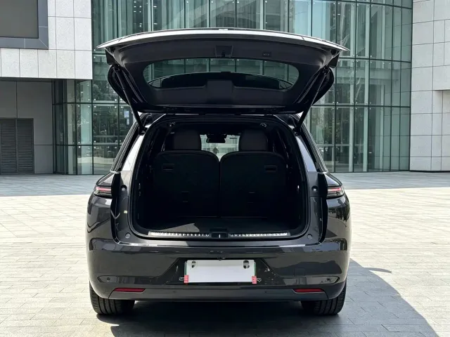 Li Auto L8 — Фото автомобиля 7