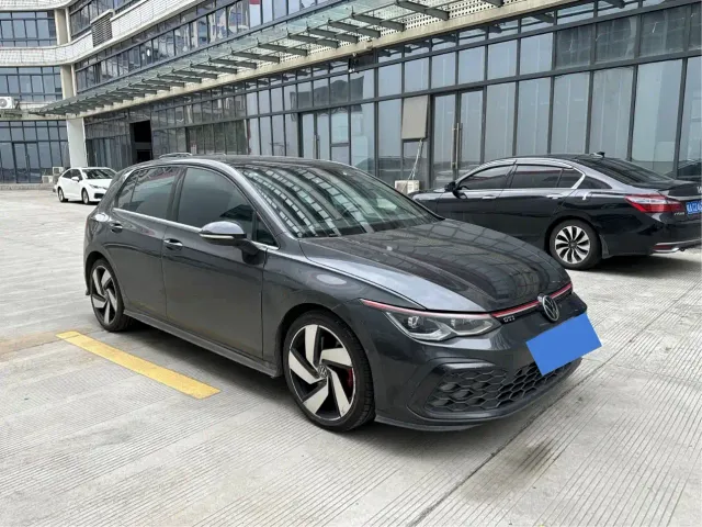 Volkswagen Golf GTI — Фото автомобиля 3