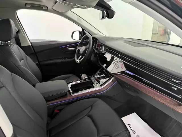 Audi Q7 — Фото автомобиля 9