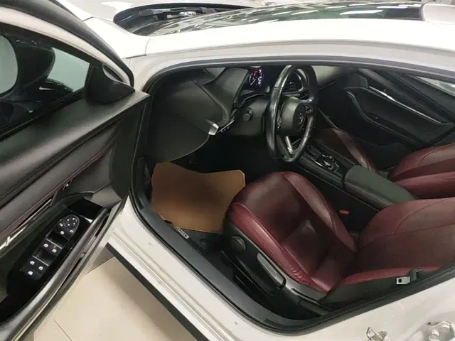 Mazda Axela — Фото автомобиля 15