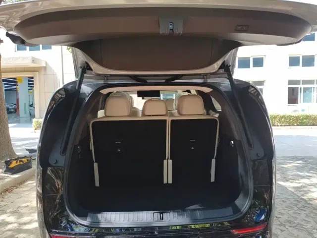 Li Auto MEGA — Фото автомобиля 18