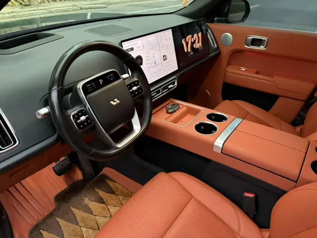 Li Auto L8 — Фото автомобиля 4