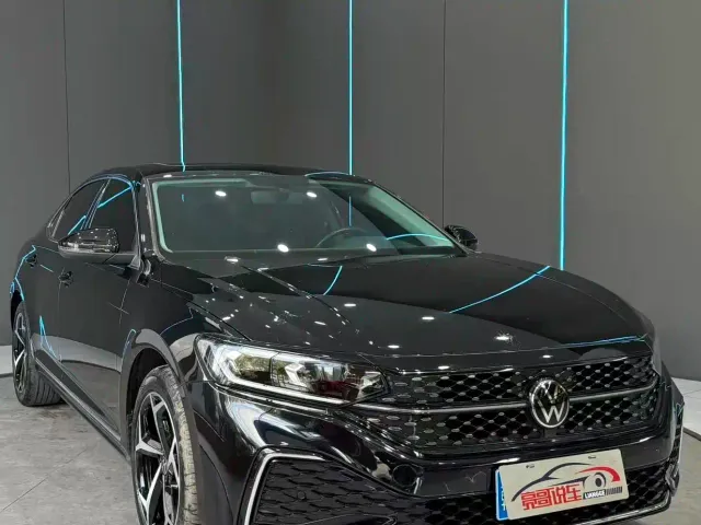 Volkswagen Passat — Фото автомобиля 3