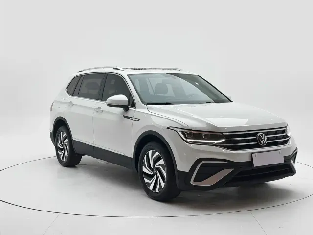 Volkswagen Tiguan L — Фото автомобиля 3