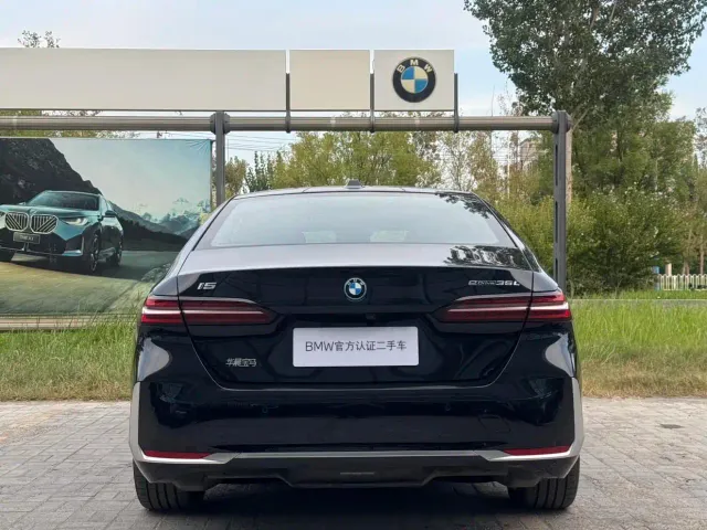 BMW i5 — Фото автомобиля 8