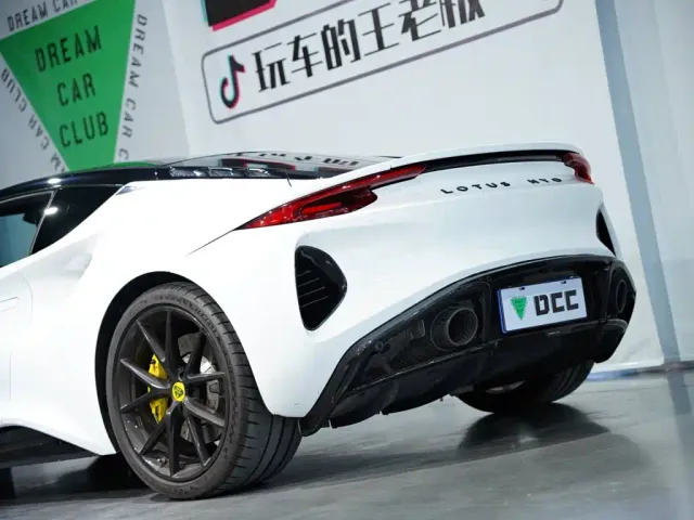 Lotus Emira — Фото автомобиля 13