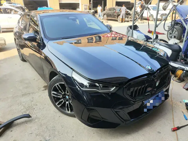 BMW 5 Series — Фото автомобиля 5