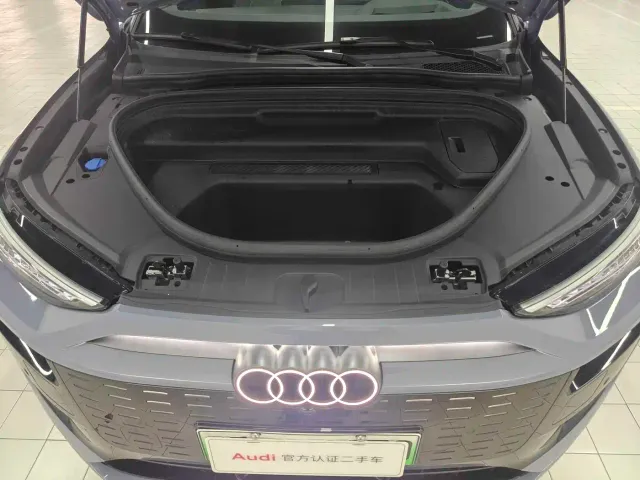 Audi Q6L e-tron — Фото автомобиля 15
