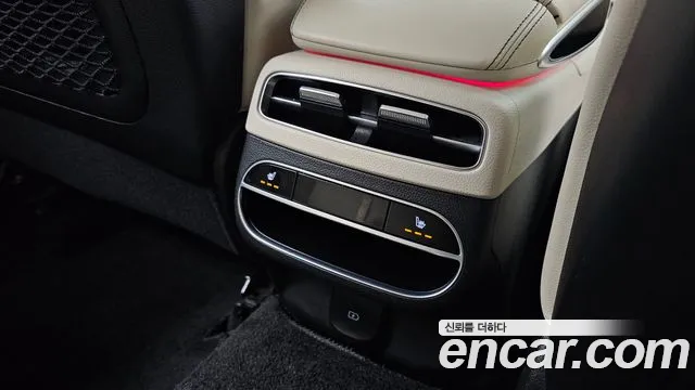 Genesis GV70 — Фото автомобиля 25