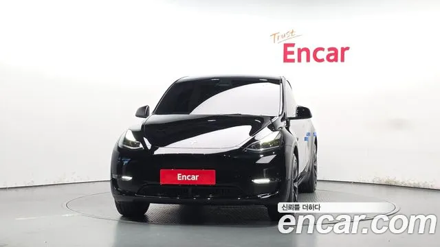 Tesla Model Y — Фото автомобиля 3