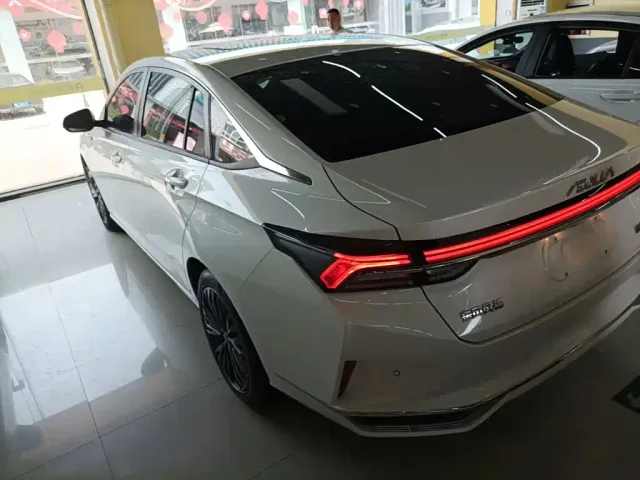 Dongfeng Yixuan MAX — Фото автомобиля 22