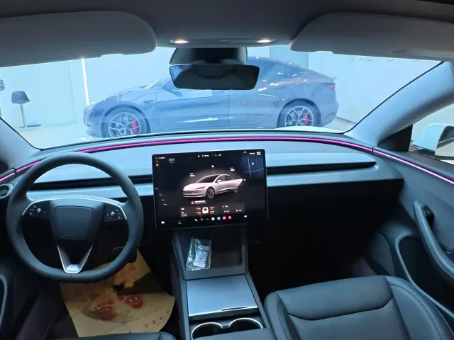 Tesla Model 3 — Фото автомобиля 7