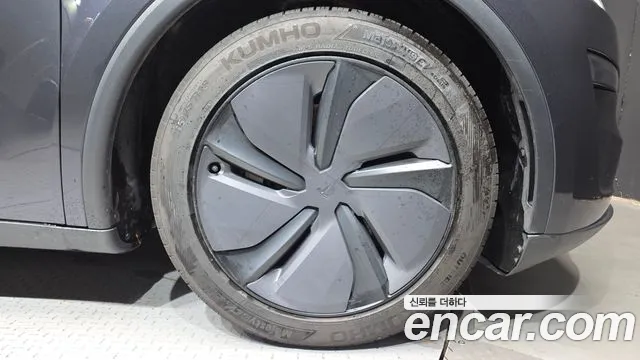 Tesla Model Y — Фото автомобиля 6