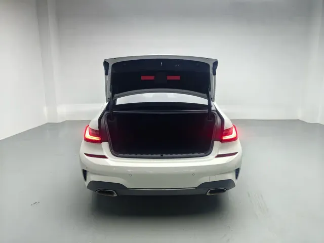 BMW 3 Series — Фото автомобиля 8