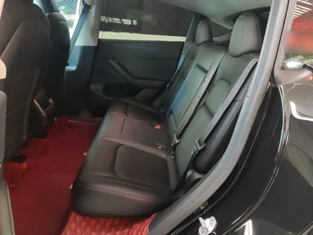 Tesla Model Y — Фото автомобиля 16