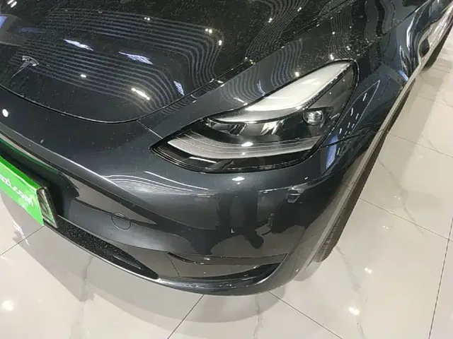 Tesla Model Y — Фото автомобиля 23