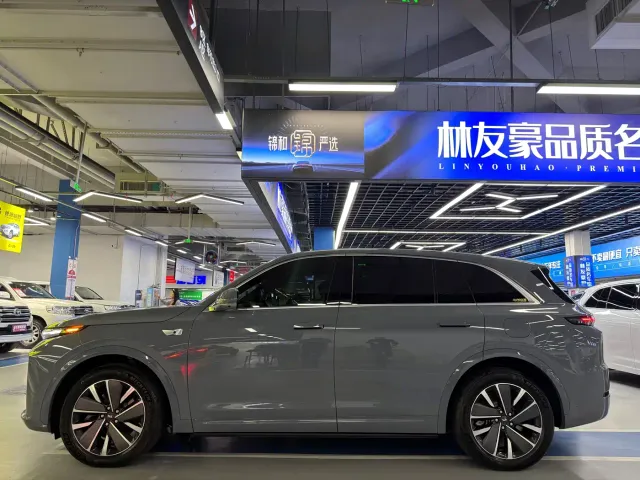Li Auto L7 — Фото автомобиля 7