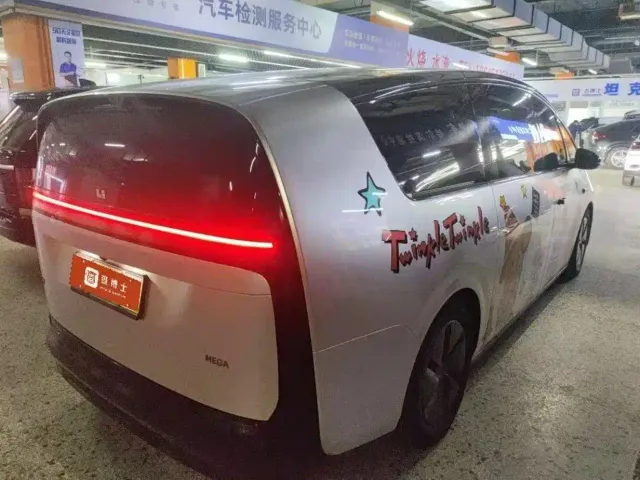 Li Auto MEGA — Фото автомобиля 3