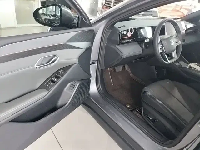 BYD Qin L — Фото автомобиля 15