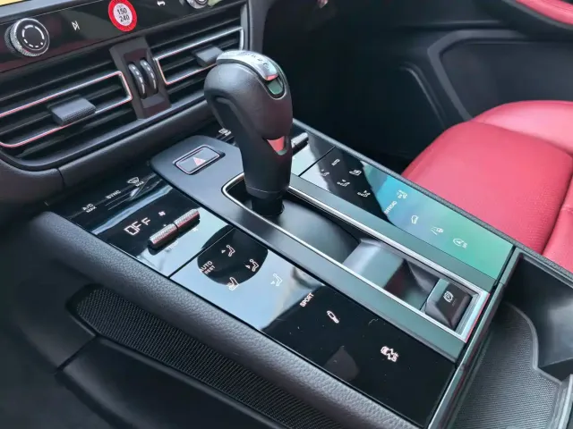 Porsche Macan — Фото автомобиля 13
