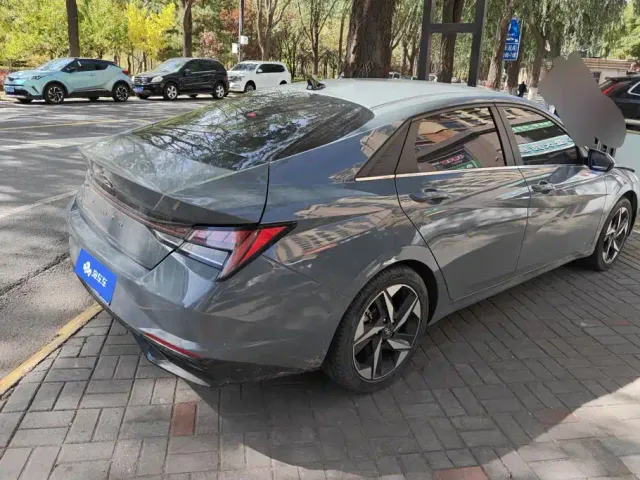 Hyundai Elantra — Фото автомобиля 3