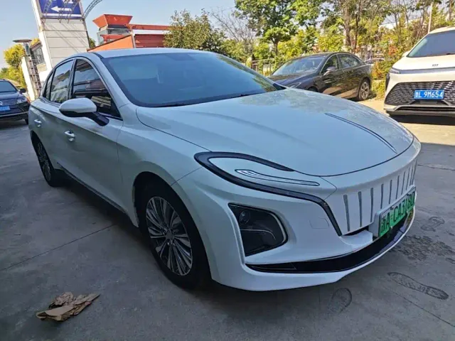 Hongqi E-QM5 — Фото автомобиля 3