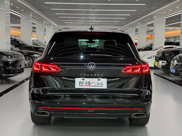 Volkswagen Touareg — Фото автомобиля 14
