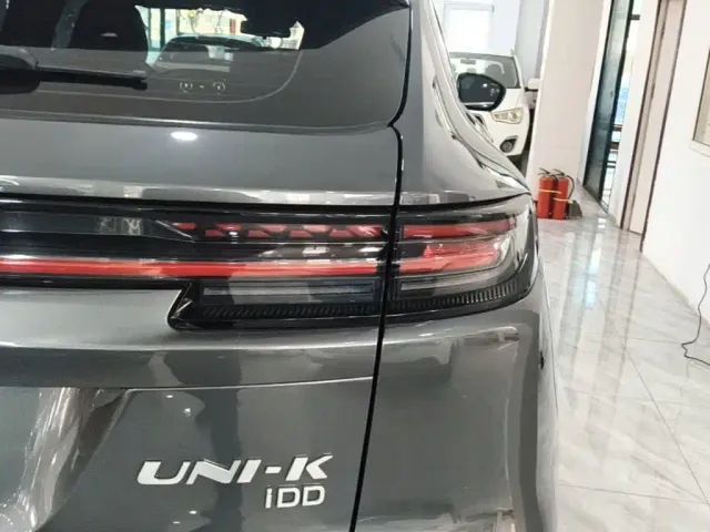 Changan UNI-K iDD — Фото автомобиля 7