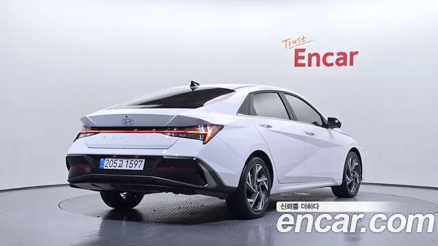 Hyundai Avante CN7 — Фото автомобиля 2