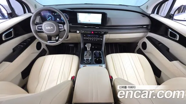 Kia Carnival Generation 4 — Фото автомобиля 10