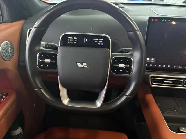 Li Auto L8 — Фото автомобиля 12