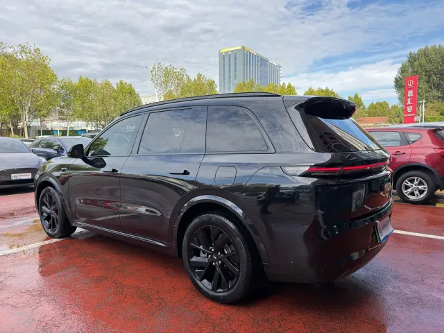 Li Auto L8 — Фото автомобиля 4
