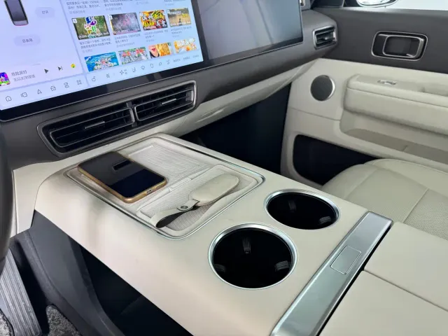 Li Auto MEGA — Фото автомобиля 5