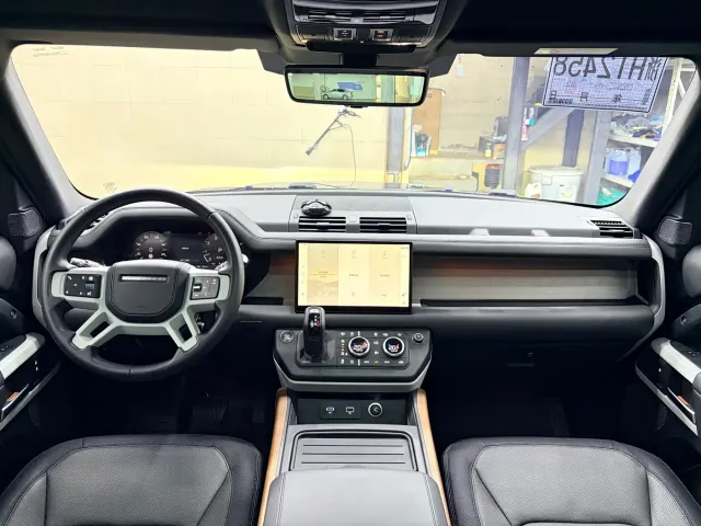 Land Rover Defender — Фото автомобиля 8