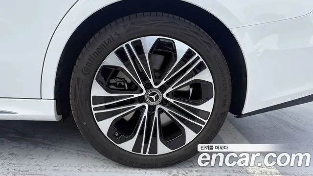 Mercedes-Benz E-Class — Фото автомобиля 5