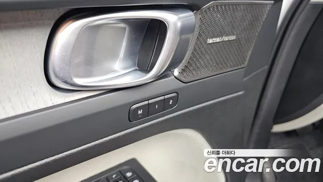 Вольво XC40 B4 Ultra Bright — Фото автомобиля 16