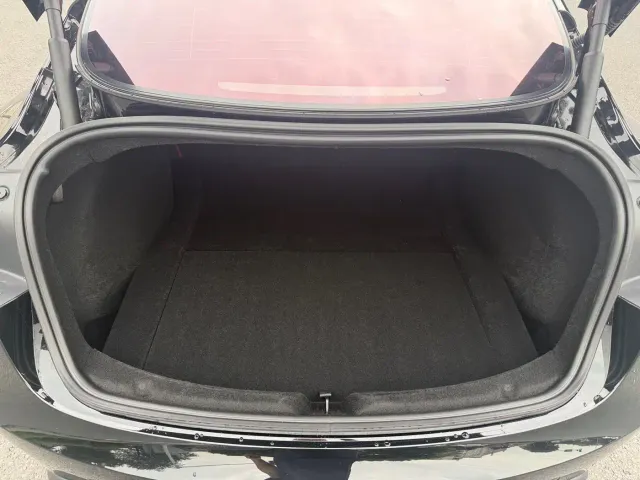 Tesla Model 3 — Фото автомобиля 8