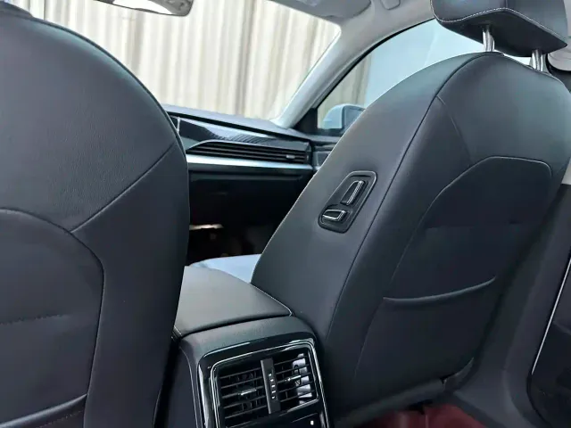 Volkswagen Passat — Фото автомобиля 12