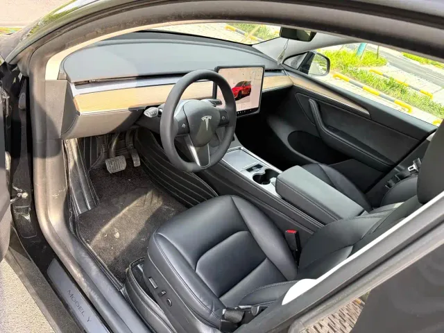 Tesla Model Y — Фото автомобиля 7