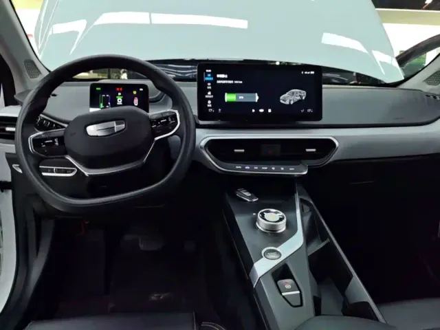 Geely Geometry A — Фото автомобиля 9