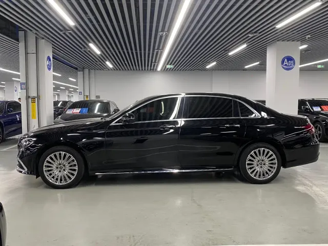 Mercedes-Benz E-Class — Фото автомобиля 4