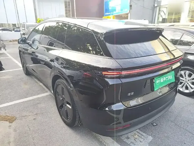 Li Auto Li Auto i6 2025 2WD Base Model — Фото автомобиля 4